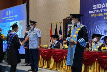 GUBERNUR AAU HADIRI WISUDA TA. 2022/2023 ITD ADISUTJIPTO