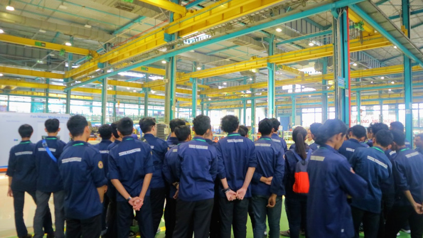 DEPARTEMEN TEKNIK DIRGANTARA STUDY EXCURSIE KE JAKARTA-BANDUNG