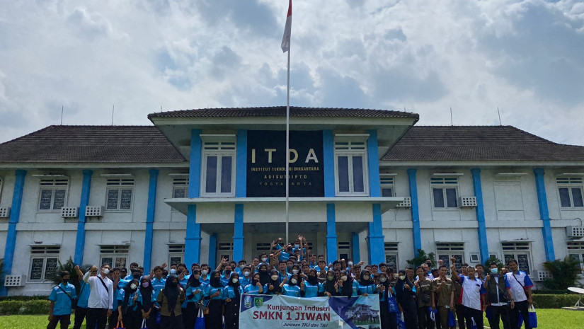 ITD ADISUTJIPTO TERIMA KUNJUNGAN INDUSTRI SMKN 1 JIWAN