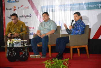 REKTOR ITD ADISUTJIPTO JADI MODERATOR WEBINAR PERLINDUNGAN DATA PRIBADI DALAM KEDAULATAN INTERNET DAN TATA KELOLA NAMA DOMAIN DI INDONESIA