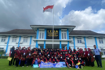 ITD ADISUTJIPTO TERIMA KUNJUNGAN SMK AL-MUSYAWIRIN CIREBON